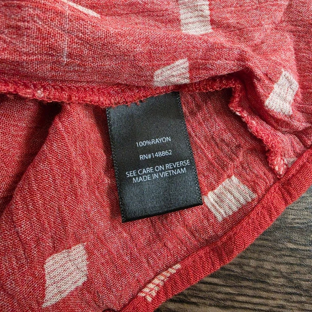 TORRID sz 6 Babydoll Top Womens Red Geometric Square Pleated Gauze Scoop Neck - Picture 4 of 5